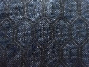 アンティーク 亀甲に抽象模様本場泥大島紬着物(5マルキ)